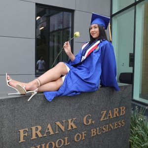 Meet your Posher, Shakira